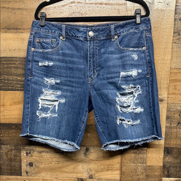 American Eagle Tomgirl Bermuda Distressed Denim Shorts Women's Size 14 - Picture 1 of 9